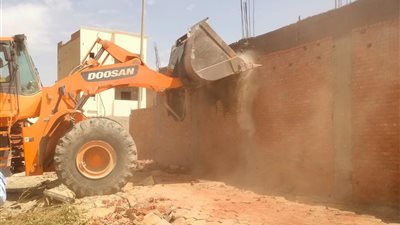 «الإسكان»: حملات إزالة مكبرة لمخالفات البناء في مدن الشروق وبدر وسوهاج الجديدة | صور 