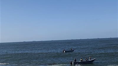 البحر بلعه وصحابه بلغوا.. البحث عن شاب غرق في مياه دمياط 