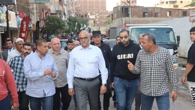 للإطمئنان على أسعار السلع وتوافرها.. محافظ القليوبية يتفقد أسواق الخضروات والفاكهه بمدينة الخصوص