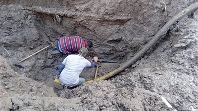 الانتهاء من إصلاح كسر مفاجئ في ماسورة مياه الشرب بقرية الشوكة بكفرالشيخ 