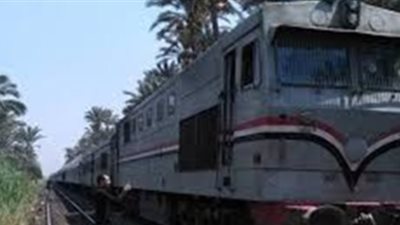 مصرع شابين تحت عجلات قطار بطنطا أثناء التقاط صور تذكارية بمزلقان كفر العرب