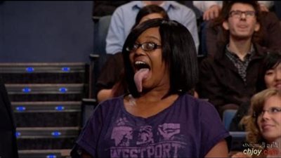 شانيل تابر تحطم الرقم القياسي لأطول لسان في موسوعة جينيس