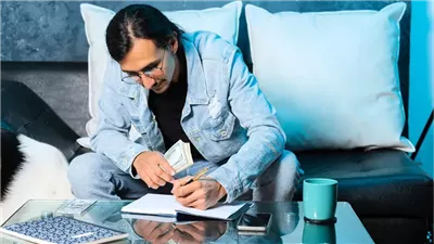 10 نصائح مالية أساسية للشباب لبناء مستقبل مالي قوي ومستدام