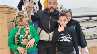 من رحم المعاناة إلى قمة النجاح.. “حماده قصبة” فقد ذراعه فأصبح رائدا للأعمال