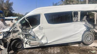 دون إصابات.. تصادم قطار بميكروباص في مزلقان كيما بأسوان