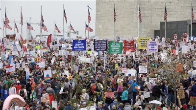 سياسي: احتجاجات الأمريكيين جاءت ردًا على سياسات ترامب ودعمًا لفلسطين