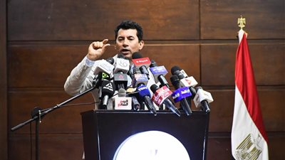وزير الرياضة: تحدثت مع حسام حسن  لإعفاء لاعبي الأهلي من معسكر يونيو