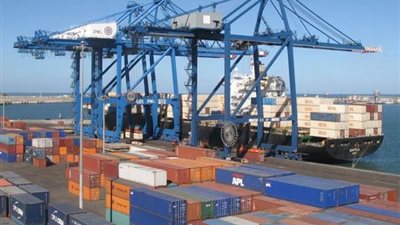 تفاصيل استقبال ميناء دمياط لتسع سفن ويغادره 13 خلال 24 ساعة