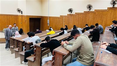 رئيس جامعة الدلتا التكنولوجية بالمنوفية يتابع اختبارات نصف العام الدراسي