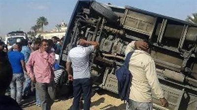 كلهم عمال.. ارتفاع عدد المصابين في انقلاب ميني باص بالفيوم  إلى 21 شخصا