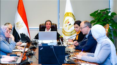 وزيرة البيئة تناقش التأثيرات المحتملة على هجرة الطيور ووضع حلول استراتيجية لها