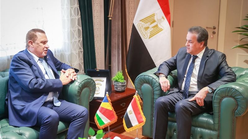 وزير الصحة مع وزير