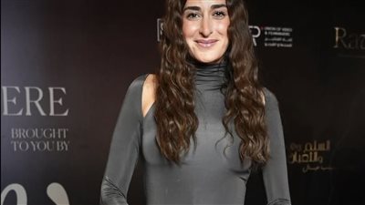 بسعر 74 ألف.. أمينة خليل تخطف الأنظار بحقيبة من أختين