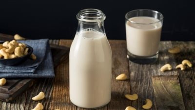 عصير الكاجو بالحليب والعسل .. مشروب صحي بمذاق فاخر 