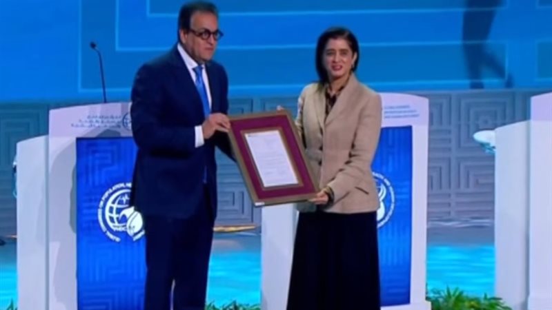 تسليم الشهادة 