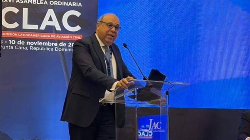 وزير الطيران المدني