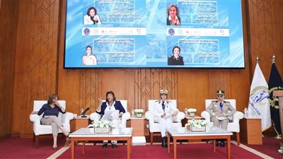 جلسة اليومي للمرأة تحت عنوان القيادة النسائية وحماية المدنيين 