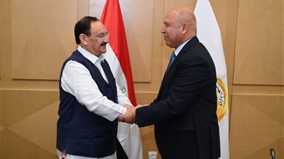 وزير الصناعة يبحث سبل التعاون مع وزير الصحة الهندي في مجالات الصناعة والنقل