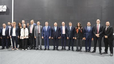 وزير النقل يشهد توقيع عقد إدارةوتشغيل شبكة القطار الكهربائي السريع لمدة 15 عام