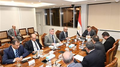 وزير الإسكان يتابع آخر مستجدات المشروعات التي تنفذها المقاولون العرب 