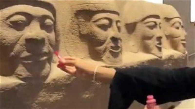 التعدي على تماثيل