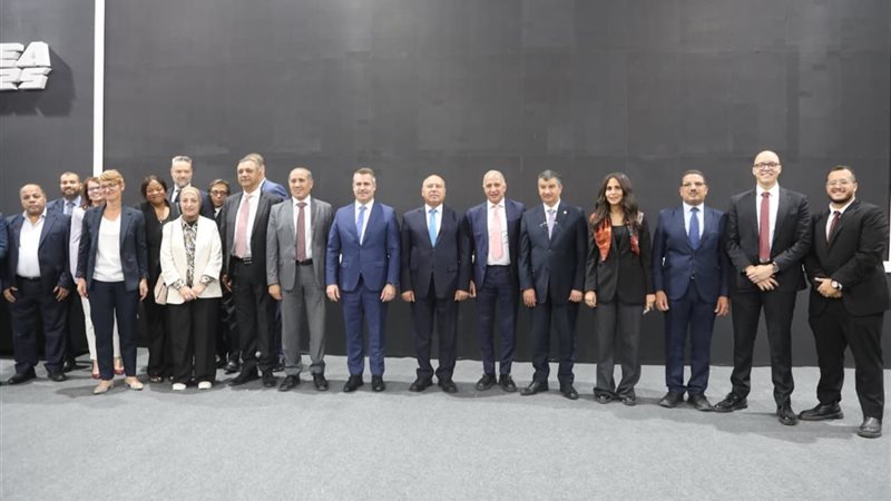 خلال التوقيع 