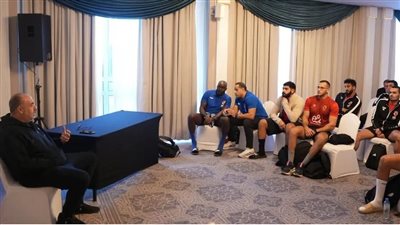 الغزاوي يجتمع مع رجال يد الأهلي قبل نهائي السوبر المصري بالإمارات