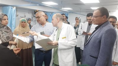 مدير مستشفيات جامعة بني سويف يقود جولة بأقسام الطوارئ والعيادات الخارجية
