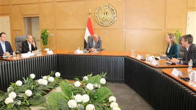 وزير الكهرباء يبحث مع البنك الدولي تعزيز التعاون في عدد من المجالات