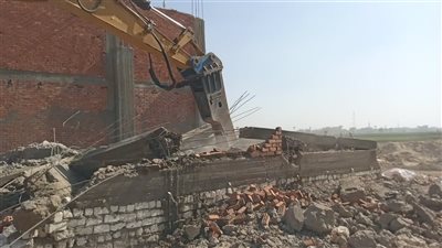 محافظ أسيوط: استرداد 264 فدانًا و1722 متر مربع خلال تنفيذ 61 قرار إزالة 