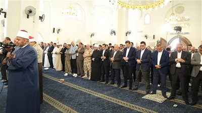 الوزراء يؤدون صلاة الجمعة بمسجد الريف الجديد بعد افتتاحه