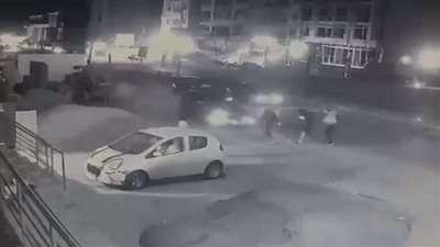 سيارة ملاكي تدهس ثلاثة طلاب أمام الجامعة الحديثة بالمقطم