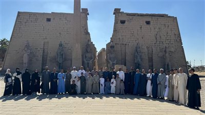 الجلابية تنتصر.. مبادرة زيارة معبد الأقصر تتحول لرسالة رفض للإساءة للزي الصعيد