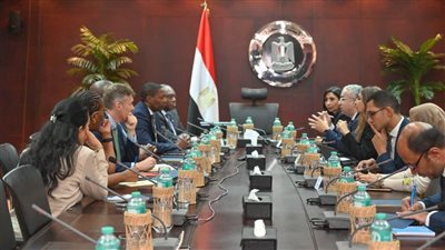 وزارة الاستثمار والتجارة الخارجية تستضيف وفداً من قيادات مجموعة 
