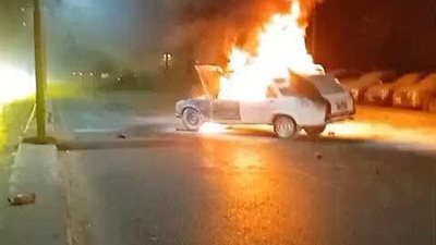 دموع صاحب سيارة محترقة على كورنيش المعادي تهز مشاعر رواد مواقع التواصل