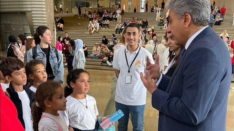 الوزير مع رحلات المدارس