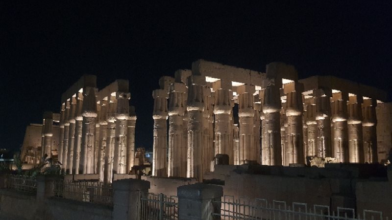 معبد الأقصر ليلآ