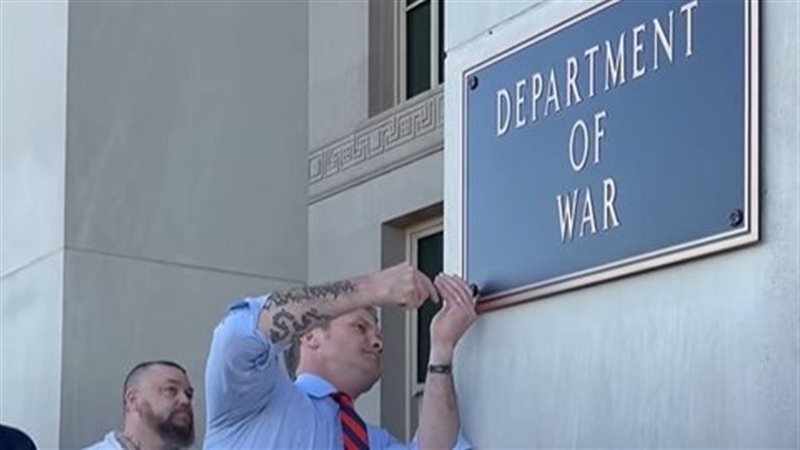 بيت هيجسيث يعلّق