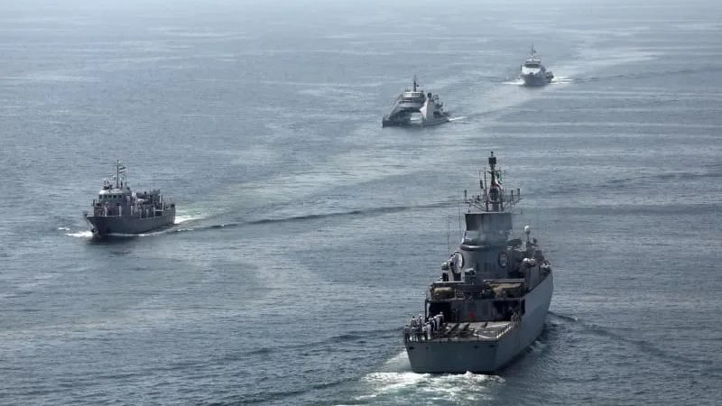 ناقلة نفط تنحرف فجأة