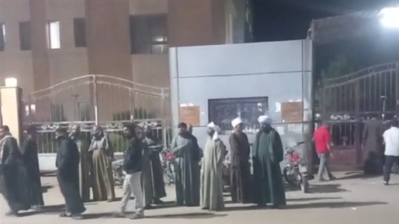 من أمام المستشفي