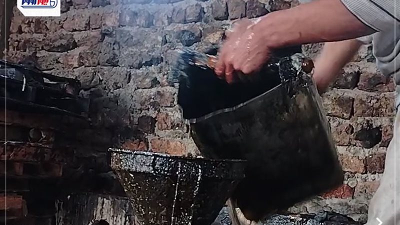 صناعة العسل بقنا