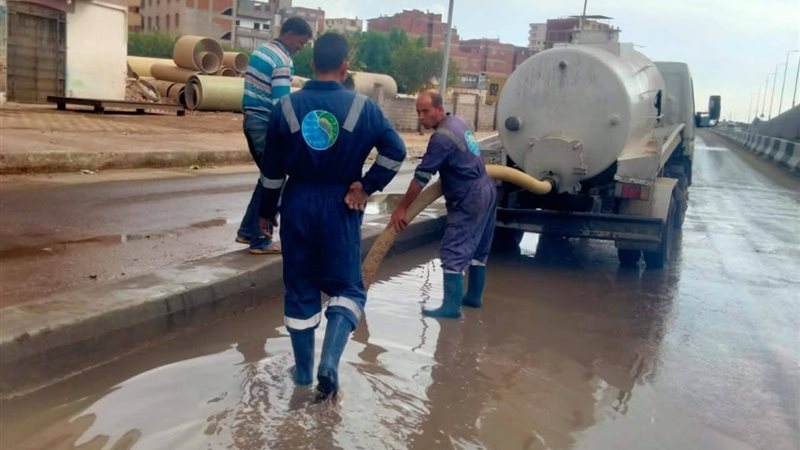 مياه البحيرة تواصل