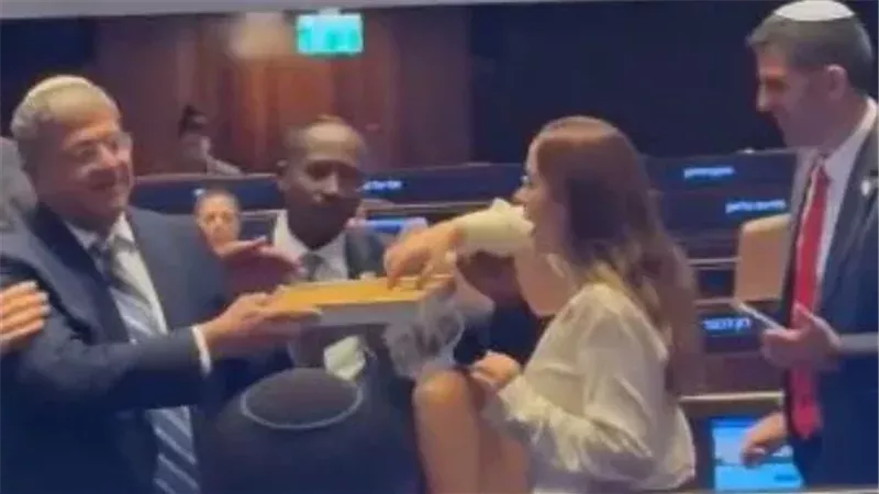 بن غفير يوزع الحلوى