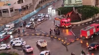 سقوط عمودين إنارة عامة ولافتات مرشحين بسبب سوء الأحوال الجوية ببورسعيد