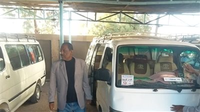 مدير مجمع مواقف قوص يتابع حركة ركوب المواطنين في اول أيام الأسبوع |صور