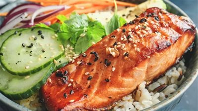 منها الشوكولاتة والبرتقال.. أطعمة فعالة لتخفيف التوتر