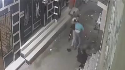  أمن المنوفية يفحص فيديو اعتداء شخصين على شاب ووالدته بأحد الشوارع