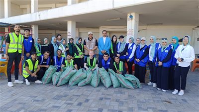 حملة لتنظيف الشواطئ بالإسكندرية ضمن فاعليات التوعيه لمواجهه التغيرات المناخية