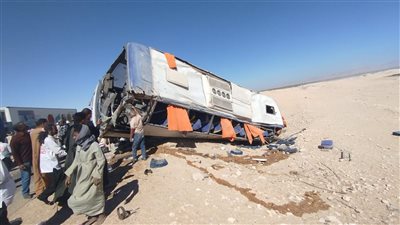 محافظ أسوان يتابع الحالة الصحية لمصابي حادث انقلاب الأتوبيس 