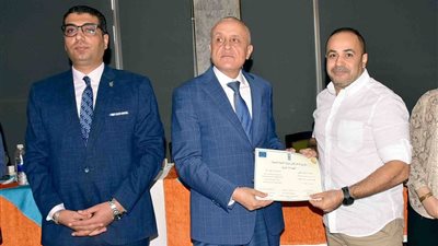 محافظ بني سويف يؤكد أهمية التحديث المؤسسي ورفع كفاءة الجهاز التنفيذي